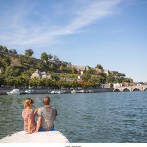 Vila La Rose Sur Meuse Haybes Exteriér fotografie